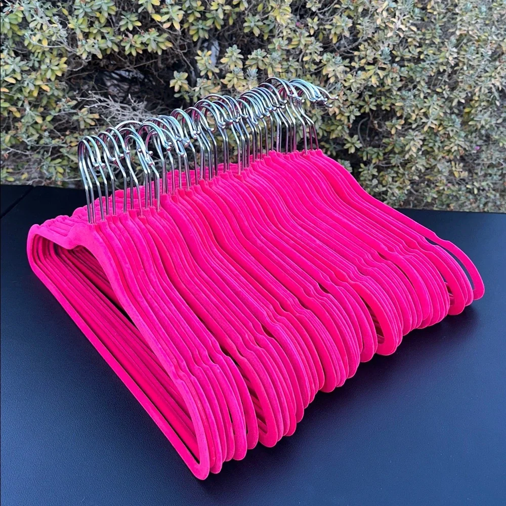 Velvet hangers heavy duty set of 50 count, used-great condition.